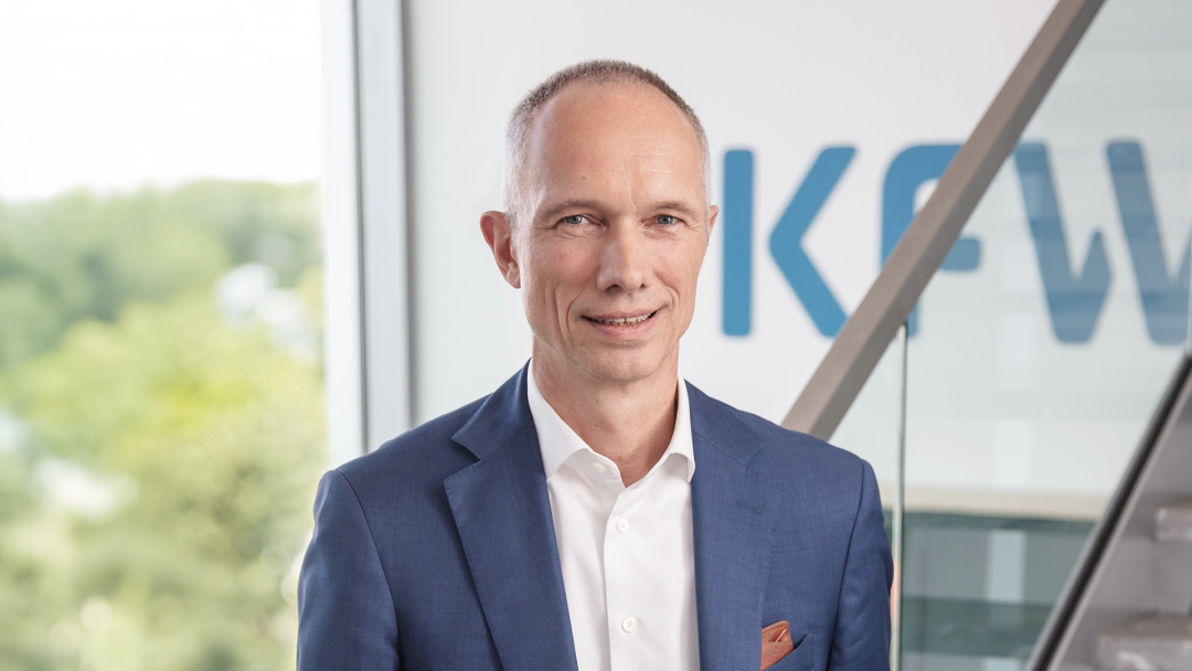 Portrait of Bernd Loewen